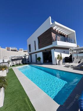 Foto - Haus in Villamartin, Alicante - 595.000,00&nbsp;EUR Kaufpreis, ca.&nbsp; 320,00&nbsp;m&sup2;