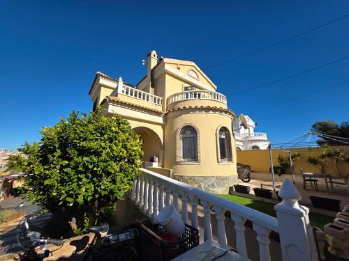 Foto - Haus in Villamartin, Alicante - 349.900,00&nbsp;EUR Kaufpreis, ca.&nbsp; 645,00&nbsp;m&sup2;