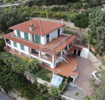 Haus in Ventimiglia, Imperia - 790.000,00&nbsp;EUR Kaufpreis, ca.&nbsp; 4.038,00&nbsp;m&sup2; in Ventimiglia (PLZ: )