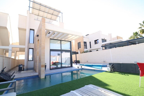 Foto - Haus in Cabo Roig, Alicante - 450.000,00&nbsp;EUR Kaufpreis, ca.&nbsp; 230,00&nbsp;m&sup2;