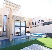 Haus in Cabo Roig, Alicante - 450.000,00&nbsp;EUR Kaufpreis, ca.&nbsp; 230,00&nbsp;m&sup2; in Cabo Roig (PLZ: )