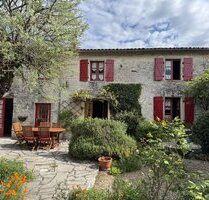 Haus in Ruffec, Charente - 178.200,00&nbsp;EUR Kaufpreis, ca.&nbsp; 1.163,00&nbsp;m&sup2; in Ruffec (PLZ: )