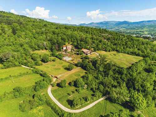 Foto - Landhaus in Poppi, Arezzo - 1.150.000,00&nbsp;EUR Kaufpreis, ca.&nbsp; 65.000,00&nbsp;m&sup2;