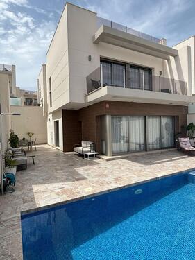 Foto - Haus in Villamartin, Alicante - 448.000,00&nbsp;EUR Kaufpreis, ca.&nbsp; 220,00&nbsp;m&sup2;