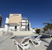 Haus in Villamartin, Alicante - 570.000,00&nbsp;EUR Kaufpreis, ca.&nbsp; 300,00&nbsp;m&sup2; in Villamartin (PLZ: )