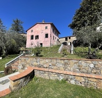 Haus in Lucca, Lucca - 550.000,00&nbsp;EUR Kaufpreis, ca.&nbsp; 8.000,00&nbsp;m&sup2; in Lucca (PLZ: )
