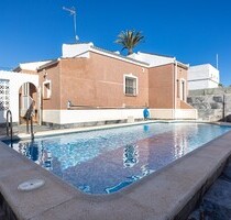 Haus in Torrevieja, Alicante - 330.000,00&nbsp;EUR Kaufpreis, ca.&nbsp; 300,00&nbsp;m&sup2; in Torrevieja (PLZ: )