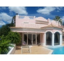 Haus in Loule, Faro - 1.648.030,00 EUR Kaufpreis, ca. 1.320,00 m² in Loule (PLZ: ) Haus in Loule, Faro - 1.648.030,00 EUR Kaufpreis, ca. 1.320,00 m² in Loule (PLZ: )