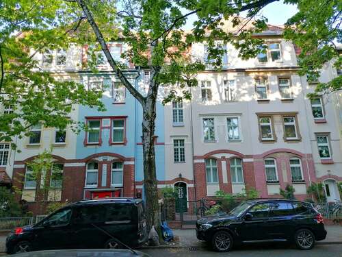 Straßenansicht - Gesamt - Berlin-Reinickendorf – Altbau-MFH mit 4 WE & Ausbaupotenzial