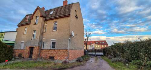 Gebäudeansicht - Mehrfamilienhaus, Wohnhaus mit 300,00 m² in Schönefeld zum Kaufen