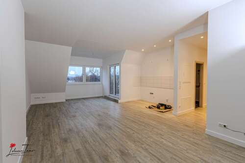 Wohnzimmer/Küche - bezugsfreie 2-Zimmer-Dachgeschoss-Wohnung in Berlin-Grünau