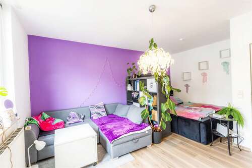 Wohn-/Schlafzimmer - Vermietete 1-Zimmer-Wohnung in Hennigsdorf – kompakte Kapitalanlage mit Einbauküche & Keller