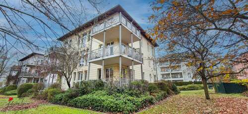 Rückansicht - Wohnen am Tiefen See – 2-Zimmer-Wohnjuwel mit Balkon & Tiefgaragenstellplatz