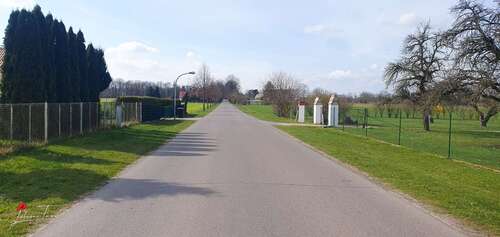 Straße - Freizeitgrundstück mit Bestandsbungalow in ländlicher Lage nahe Berlin
