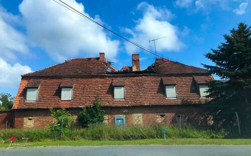 Frontansicht - Lost Place mit Perspektive – Denkmalgeschütztes Gutshaus für Hotel, Energie oder Kultur