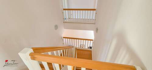 offenes-Treppenhaus - Modernes KfW-55-Einfamilienhaus in Wassernähe im Wendenschloss, Baujahr 2010