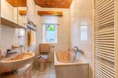 Badezimmer (EG) - 