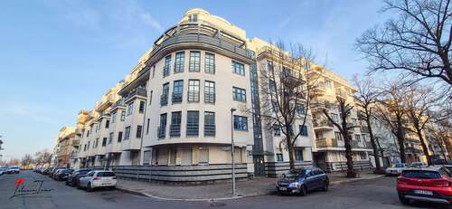 Straßenansicht - Helle 2-Zimmer-Wohnung mit französischem Balkon und Aufzug nahe Weißer See