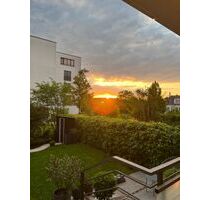 Exklusiv möbilierte 2-Zimmer-Erdgeschosswohnung mit Garten und Balkon - Stuttgart