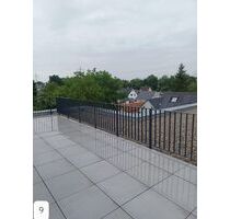 Komfortable 2-Zimmer-Wohnung mit Balkon und Dachterrasse - Stadtbergen