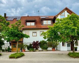 Stilvolle, neuwertige 3-Zimmer-DG-Wohnung mit Balkon und Einbauküche - Baindt