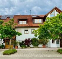 Stilvolle, neuwertige 3-Zimmer-DG-Wohnung mit Balkon und Einbauküche - Baindt