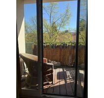 Lichtdurchflutete Dachgeschoss -Maisonette mit 3 Balkonen & Weitblick mit TG-Stellplatz - Berlin