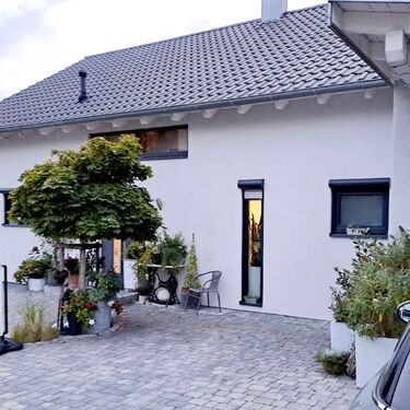 Foto - Großzügiges Einfamilienhaus mit Aussicht und Gewerberaum