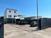 Foto - Gewerbeanwesen mit Bürogebäude, Werkstatt und großer befestigter Freifläche