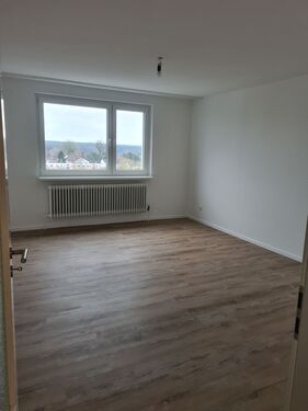 Foto - Sanierte 2-Zimmer-Wohnung mit Weitblick – vermietet und ertragsstark