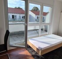 Schöne, neuwertige 1-Zimmer Wohnung mit SW Dachterrasse und EBK in Ingolstadt