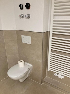 Bad mit Handtuchheizung - 2 Zimmer Etagenwohnung in München