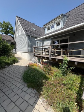 Blick auf das Haus vom Garten - 