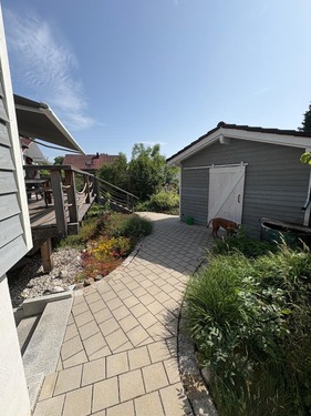 Gartenimpression mit Gartenhaus - 