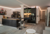 Titelbild - Seltenes High-Class Refugium in bester Stadtmitte – Kernsanierte Design-Wohnung mit Terrasse