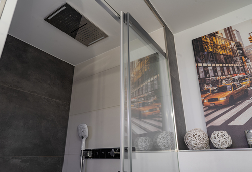 .... Regendusche und... - 