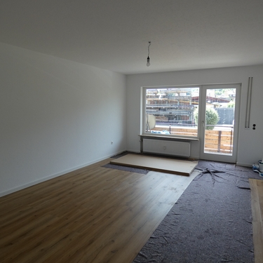 Wohnzimmer Ansicht 1 - Frisch saniert: 3-Zimmer-Wohnung + 30 m² nutzbarer Hobbyraum (120 m² Gesamt!)