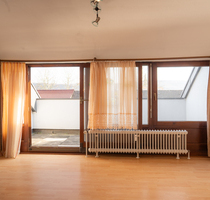 Sonnige Dachgeschoss-Oase mit PV-Anlage und Balkon - Schorndorf