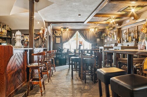 Kneipe - Mehrfamilienhaus, Wohnhaus mit 224,00 m&sup2; in Arnsberg zum Kaufen