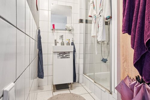 1. OG links . Badezimmer - 
