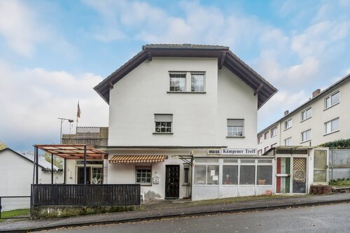 Außenansicht - Mehrfamilienhaus mit fünf Wohneinheiten & Imbiss in Arnsberg–Gierskampen