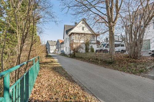 Seitenansicht links - 8 Zimmer Einfamilienhaus in Warstein