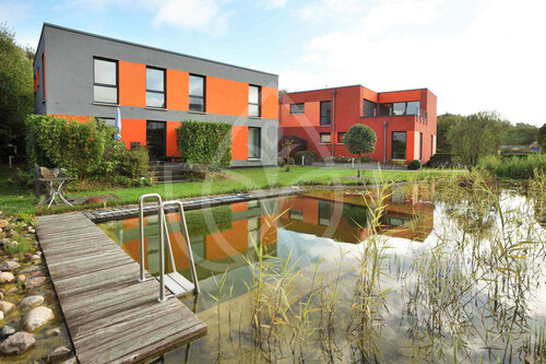 Wohn- und Bürohaus mit Naturpool - Zwei Passivhäuser: Wohnhaus und Bürohaus im Gesamtpaket!