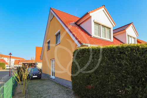 Hausansicht - 4 Zimmer Doppelhaushälfte zum Kaufen in Fürstenwalde/Spree