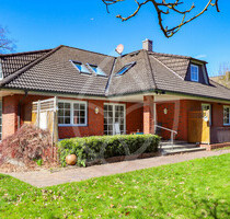 Raumwunder auf ca. 274 m² Wohnfläche – 8 Zimmer & Dreifachgarage! - Hasloh