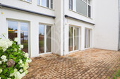Terrasse mit zusätzlichem Gartenbereich - Erdgeschoßwohnung mit 122,89 m&sup2; in Berlin / Friedrichshagen zur Miete