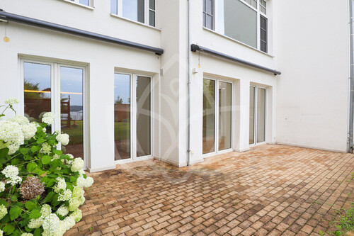Terrasse mit zusätzlichem Gartenbereich - Erdgeschoßwohnung mit 122,89 m&sup2; in Berlin / Friedrichshagen zur Miete