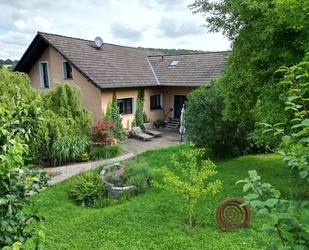 Großzügiges Dreifamilienhaus mit Weitblick – Wohnkomfort, Ruhe und vielseitige Perspektiven - Neu-Eichenberg