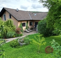 Großzügiges Dreifamilienhaus mit Weitblick – Wohnkomfort, Ruhe und vielseitige Perspektiven - Neu-Eichenberg