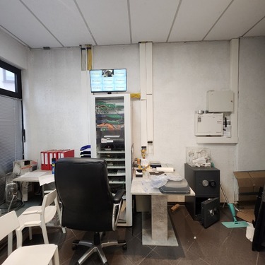 Aufenthaltsraum Sportwetten Laden mit Server-Schrank EG - 